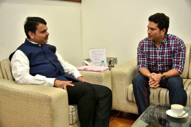 जिसके बाद सीएम देवेंद्र फड़नवीस ने माइक्रो ब्लॉगिंग साइट ट्विटर पर लिखा, ''भारत रत्न सचिन तेंदुलकर से मिलकर आनन्दित हूं. वह (सचिन) और पेप्सि मराठवाड़ा में सूखाग्रस्त क्षेत्र में राहत के लिए साथ मिलकर एक प्लान बना रहे हैं.''