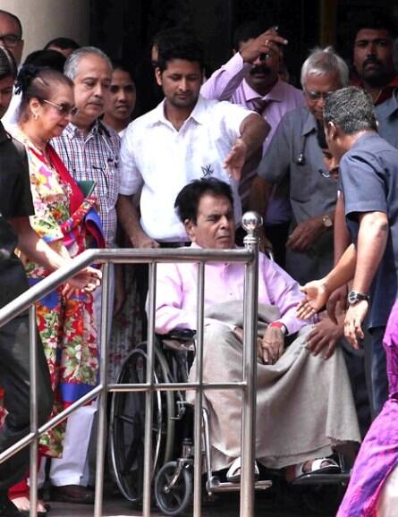 डॉ जलील पारकर ने बताया, ‘‘ वह सही हैं. वह अब स्थिर और सामान्य हैं और इसलिए हमने उन्हें आज छुट्टी दे दी.’’