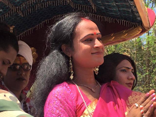 किन्नर अखाड़े की पेशवाई पूरे शाही ठाठ-बाट से निकली. जिसमें सभी राज्यों से आए सैंकड़ों किन्नर शामिल हुए. इस दौरान सादगी और पर्यावरण संरक्षण का संदेश भी दिया गया.