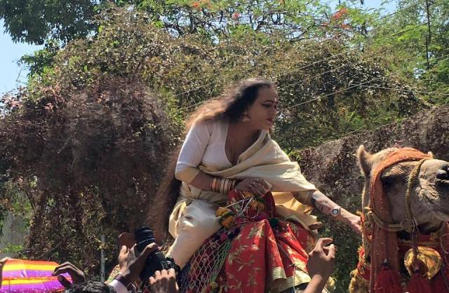 ये नजारा मध्यप्रदेश के उज्जैन में कल से शुरू हो रहे सिंहस्थ कुंभ का है. जिहां आज सिंहस्थ में पहली बार किन्नर अखाड़े की पेशवाई हुई.