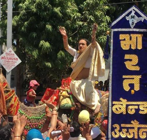 आपको बता दें कि सिंहस्थ कुंभ के इतिहास में पहली बार किन्नर अखाड़े की पेशवाई हुई है.