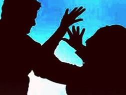 गाजियाबाद:  तीन बच्चों की मां के साथ गैंग रेप, आरोपी फरार