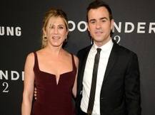 ... तो इसलिए पति की अलमारी में जेनिफर ने रख दिए रंग-बिरंगे कपड़े