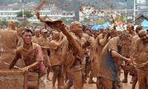 चीन: यहां कुछ इस अंदाज़ में मनाई जाती है होली