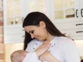 ... तो इसलिए सर्जरी से पैदा हुए बच्चों को ब्रेस्टकफीडिंग से होता है तनाव