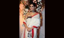 बिपाशा की शादी में अलग अंदाज़ की साड़ी में पहुंची सोनम