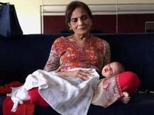 फोटो में सलमान के भांजे आहिल को सुलाती दिखीं नानी सलमा