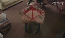 IN PICS: यहां मर्दों को बांधकर हंटर से पीटती है महिलाएं!