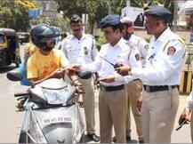 एक दिन के लिए ट्रैफिक हवलदार बने मनोज बाजपेयी