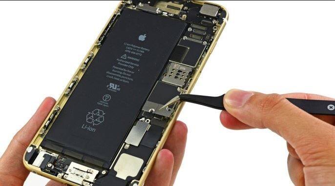 टेलीकॉम मंत्रालय की तरफ से इस तरह से बनाए गए iPhone को नकार दिया गया है. मंत्रालय की तरफ से प्रवक्ताओं ने बताया कि भारत, डंपिंग या रीसाइक्लिंग जैसी खतरनाक मटेरियल के इस्तोमाल का सपोर्ट नहीं करता.