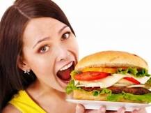 ओवरईटिंग करने से हो सकती हैं कई बीमारियां!