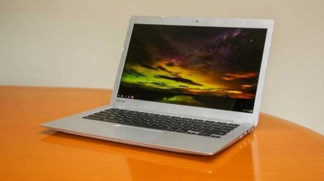 Toshiba Chromebook 2 जो एक Full HD स्क्रीन वाला क्रोमबुक है. इसके अंदर Intel का 2.1GHz पावर वाला Core i3-5015U प्रोसेसर डाला गया है. इसकी रैम 4 जीबी की है. कनेक्टिविटी के लिए इसमें wi-fi और ब्लूटूथ भी दिए गए हैं. इसमें 16 जीबी eMMC की स्टोरेज दी गई है. Toshiba Chromebook 2 के अंदर HD वेबकैम दिया गया है. इस क्रोमबुक का वजन महज 1.3 k.g. है.