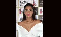 सोनम की ये ड्रेस साबित करती है कि वे बॉलीवुड की फैशन क्वीन हैं!