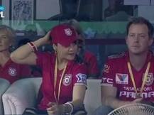 हसबैंड के साथ मोहाली में आईपीएल मैच देखने पहुंची प्रीति जिंटा