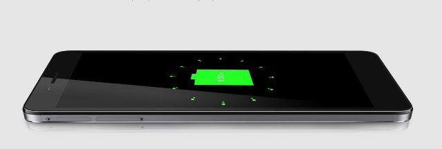 इस स्मार्टफोन की एक और खासियत वो है इसकी 6,020mAh की दमदार बैटरी. कंपनी का दावा है कि इस फोन से 62 घंटों तक बात की जा सकती है. फोन की स्टैंडबाई टाइम 682 घंटे है. इसका मतलब आपको हर जगह चार्जर ढ़ूंढने की चिंता से छुटकारा मिल जाएगा.