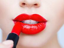 आखिर, औरतों के होंठों को क्यों घूरते हैं पुरुष?