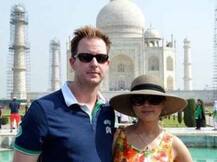 पति के साथ ताजमहल देखने पहुंची प्रीति जिंटा