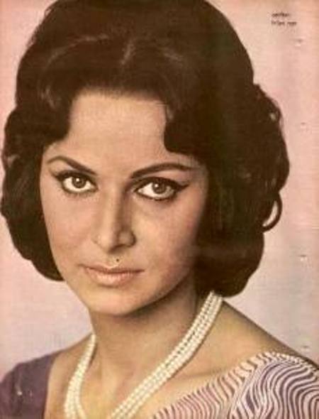 रेणु के उपन्यास 'मारे गए गुलफाम' पर आधारित फिल्म 'तीसरी कसम' ने वहीदा को एक नए मकाम पर पंहुचा दिया.