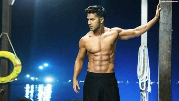 अपने सेक्सी लुक के लिए जाने जाने वाले वरुन धवन की बॉडी भी दर्शकों को खूब पसंद आती है.