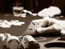 उप्र : पार्षद के घर से 9 जुआरी गिरफ्तार