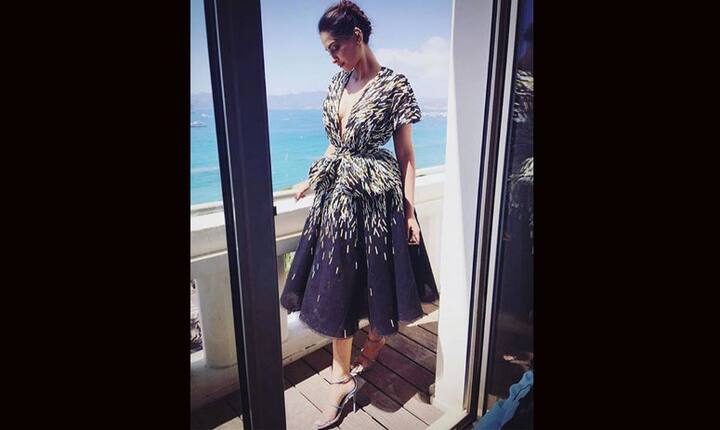 वहीं सोनम की पिछली ड्रेस को ना जाने रुमाली रोटी और क्या-क्या कहा.