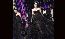 ट्रांसपेरेंट ब्लैक ड्रेस में कांस के रेड कार्पेट पर सोनम ने की चहलकदमी