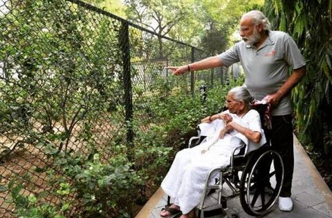 ट्विटर ट्रॉल्स ने एक साथ बनाया पीएम मोदी और केजरीवाल का मज़ाक! ट्विटर ट्रॉल्स ने एक साथ बनाया पीएम मोदी और केजरीवाल का मज़ाक!