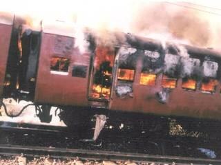 Godhra train burning case: 2 get life sentence, 3 acquitted गोधरा अग्निकांड: दो अन्य को उम्रकैद, तीन बरी, आठ आरोपी अब भी फरार