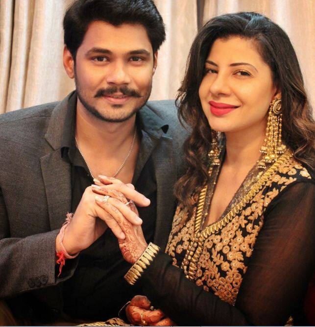  संभावना ने अपने माता पिता के खिलाफ जाकर अविनाश से सगाइ की थी लेकिन अब हालात ठीक हैं.