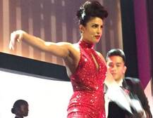 प्रियंका चोपड़ा ने अपनी धमाकेदार परफॉर्मेंस से बांधा समा