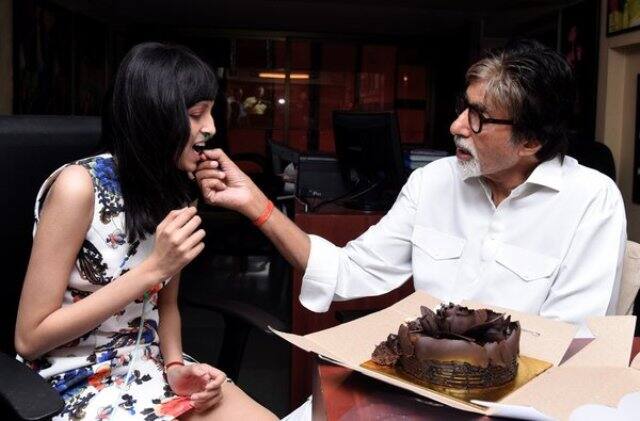 बिग बी ने आगे लिखा, ‘‘लेकिन बड़ी बात यह है कि एक मनोकामना पूरी हुई है, एक इच्छा पूरी हुई है और उसके जीवन में एक विशेष दिन में मुस्कान आई है. उसका जन्मदिन उस पल को हमेशा के लिए शाश्वत बनाता है. मैं उसके शीघ्र स्वस्थ होने की कामना करता हूं.’’