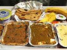 सस्ता हो जाएगा ट्रेन का किराया, साथ में बचेंगे रेलवे के खराब खाने से !