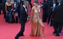 CANNES: इज़ाबेल ने दिखाई हॉटनेस, वार्डरोब मालफंक्शन का शिकार भी हुईं