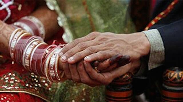 अध्ययन में कहा गया कि आठ से 19 साल के आयु वर्ग में 28 प्रतिशत लड़कियों की 18 साल की उम्र से पहले शादी हो गई. केवल एक प्रतिशत लड़कों की शादी 18 साल की उम्र से पहले हुई.