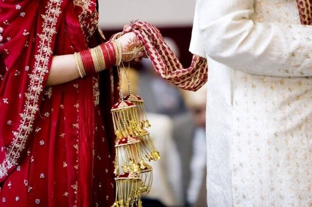 अध्ययन में पाया गया कि 15 साल की उम्र तक स्कूल छोड़ने वाली लड़कियों के 18 साल पूरे करने से पहले शादीशुदा होने की संभावना ज्यादा रहती है.