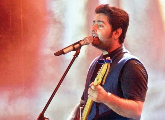 अरिजीत ने इसके आगे लिखा, ''मुझे नहीं पता कि मैं ये क्यों कर रहा हूं. इसका क्या नतीज होगा इसका अंदाजा भी मुझे है. मैं जानता हूं कि आपको इससे कोई फर्क नहीं पड़ेगा इसके बाद भी मुझे लगा कि इस बारे में बात करनी चाहिए. आखिर मुझे इस सच्चाई के साथ जीना है कि आपने ये तय कर रखा है कि मेरा कोई गाना आपकी फिल्म में न रहे लेकिन मैं आपका फैन बना रहूंगा भाईजान. जग घुमया थारे जैसा ना कोई.'' आपका- अरिजीत सिंह