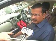 मासूम दुष्कर्म पीड़िता से एम्स में मिले केजरीवाल, मौत से जंग लड़ रही नाबालिग