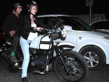 PICS: 'वेटिंग' के प्रीमियर पर बुलेट से पहुंची कल्कि कोचलीन