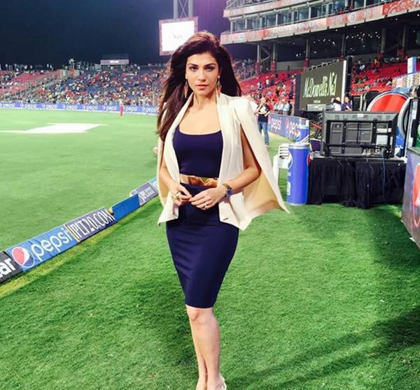 अर्चना विजया मॉडल और टीवी होस्ट के रुप में देखी जाती रही हैं. अर्चना IPL 2011 से 2015 तक 5 सीज़न होस्ट कर चुकी हैं. अर्चना क्रिकेट जगत का जाना पहचाना चेहरा हैं. वह 'Tour Diary for Extra Cover' और 'Cricket Masala Maark' जैसे शो होस्ट करती रही हैं.