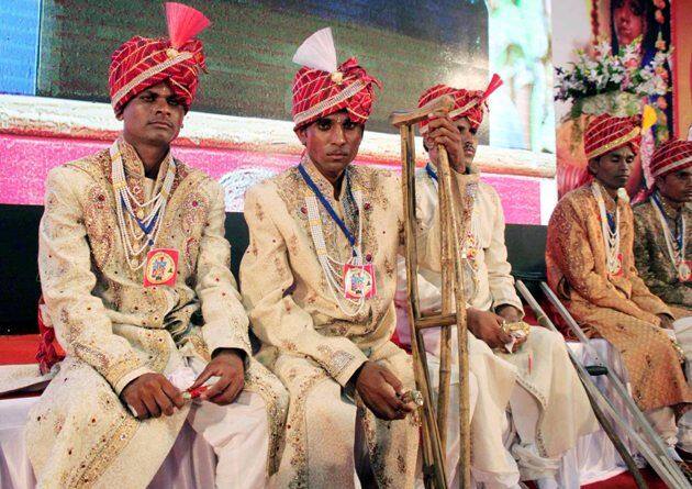 22 ऐसे जोड़े भी थे जिनका संबंध बहुत ही गरीब परिवार से