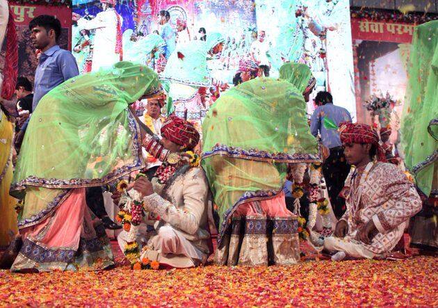 आगे देखें इस अनोखी शादी की भव्य तस्वीरें