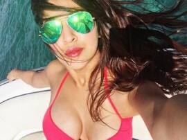 For Wearing Bikini Sonarika Bhadoria Aka Parvati Is Unapologetic 'देवी पार्वती' बनी हीरोइन ने जब बिकनी में खिंचवाईं फोटो...