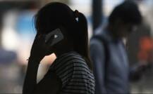 क्या आपके फोन में भी नहीं आती है क्लियर आवाज? ऐसे क्लीन करें स्पीकर