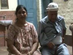 UP : शहीद SP की मां की चीत्कार, 'जितना चाहो ले लो पैसा, मेरा बेटा मुझे लौटा दो'