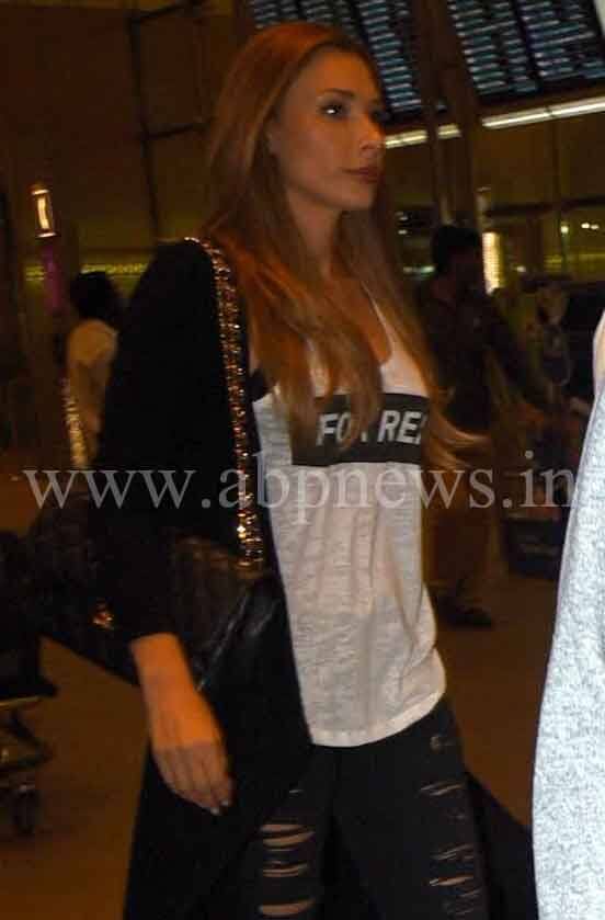 पिछले दिनों लूलिया-सलमान की शादी की ख़बरें आईं थीं जिनपर सलमान काफी गुस्सा हुए थे. लेकिन एक सच्चाई ये तस्वीरें भी बयां कर रही हैं कि सलमान जहां भी जाते हैं उनके साथ लूलिया होती हैं. (Photos: Manav Mangalani)