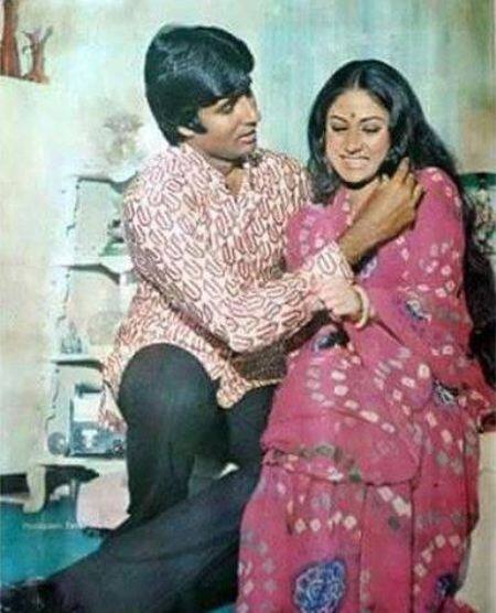  इस खास मौके पर अभिषेक बच्चन ने भी अपने माता पिता को बधाई दी. अभिषेक ने 1973 में आई फिल्म 'अभिमान' की फोटो फेसबुक पर शेयर की. आपको बता दें कि 'अभिमान' अमिताभ और जया की शादी के 1 महिने बाद ही आई थी.