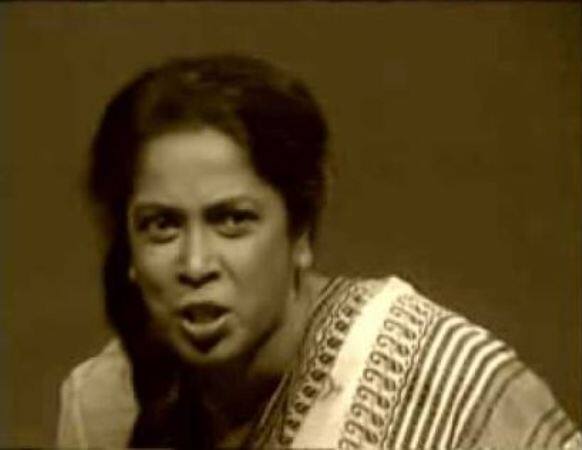 सुलभा 'भूमिका' (1977) ' अरविंद देसाई की अजीब दास्तान' (1978) और 'गम' जैसी फिल्मों में नज़र आ चुकी थीं.