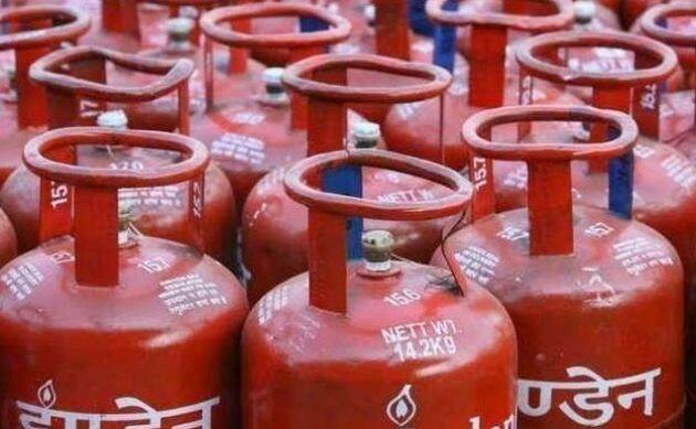 IOC का कहना है कि आज तक ऐसा कभी नहीं हुआ कि सिलेंडर की टेस्टिंग की डेट निकल जाने के बाद कोई दुर्घटना हुई हो. लेकिन सिलेंडर लेते वक्त डेट जरूर चेक करें और एक्सपायरी डेट के बाद का सिलेंडर आपको मिले तो उसे एजेंसी को तुरंत वापस कर दें.