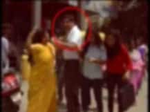 27 साल की स्टूडेंट ने की 64 साल के प्रोफेसर से शादी, घरवालों ने की प्रोफेसर की पिटाई!