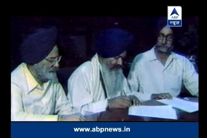 पंजाब में हार के बाद अकाली दल अपने पुराने मुद्दे पर चली गई. वो मुद्दा जिसे 1973 में अनंतपुर साहब रिजॉलूशन से जाना जाता है. जिसमें चंडीगढ़ और नदियों के पानी के बंटवारे पर एकतरफा मांगें की गईं. अकालियों और दरबारा सिंह सरकार में तनातनी चल रही थी कि पंजाब की राजनीति भाषा और धर्म की चुंगल में फंस गई. जनगणना का दौर था और लोगों से उनके धर्म और भाषा पूछी जाती थी. इस दौर में अखबार पंजाब केसरी ने हिंदी को लेकर मुहिम चला दी, जिससे माहौल और खराब हो गया. हिंदी की मुहिम से कट्टर सिख नाराज हो गए, जिनमें भिंडरावाले भी थे.